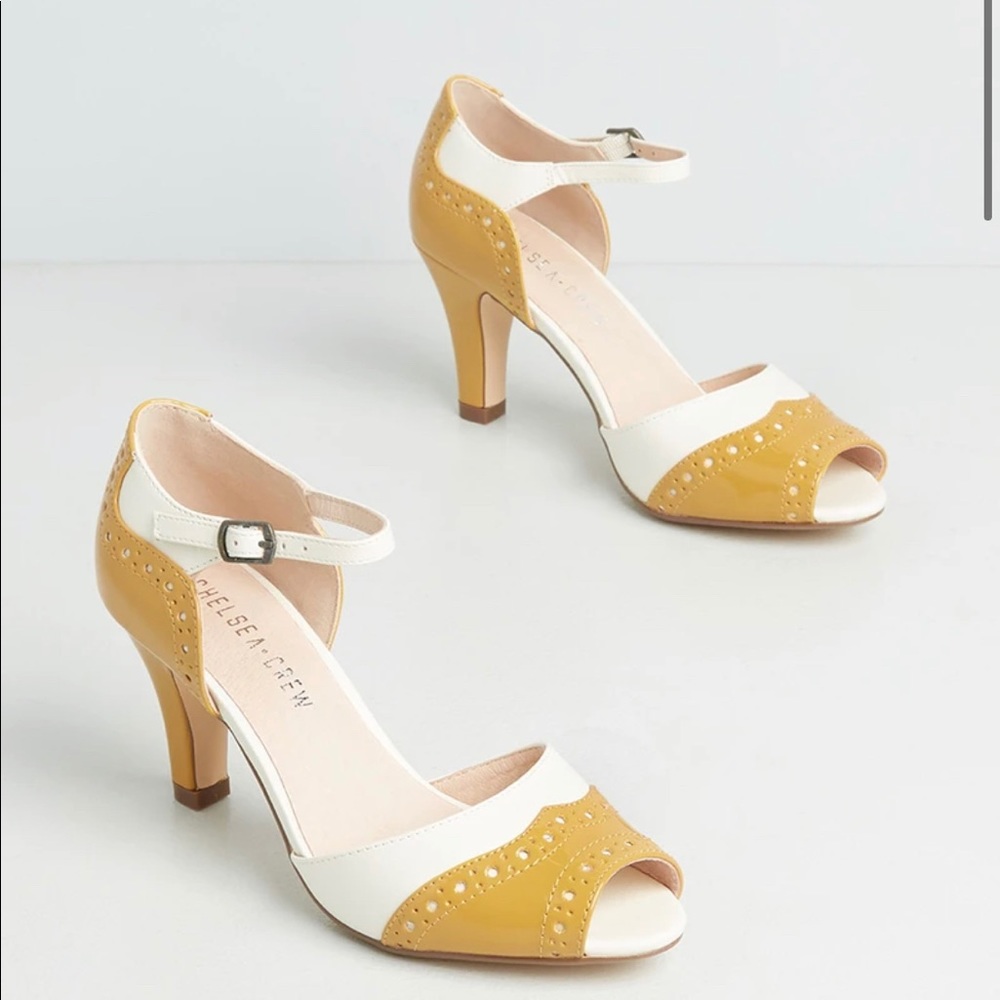 NIB Chelsea Crew Heels Godiva in Yellow